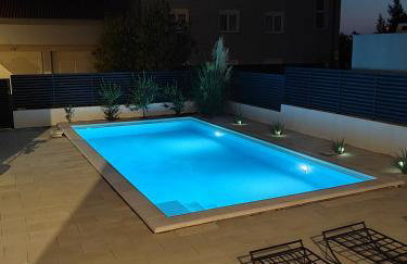 Apartman Luci - Private Heated pool - Photo 9