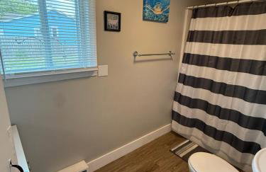 Oakland Beach Cottage - Sleeps up to 4 - Photo 17