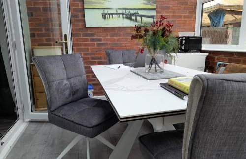 Cosy and Private with 55"TV and Dedicated Toilet Shower Space - Foto 40