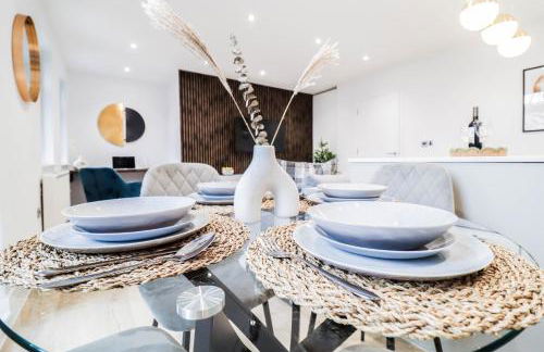 The Abbey Apartment - 1BR Apt with Dedicated Workspace, Fast Wifi & Stylish Kitchen Island & Free Secure Underground Parking - Foto 60