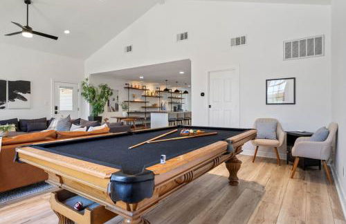 Luxury Austin Retreat w Pool, Games, Sleeps 12 - Foto 45