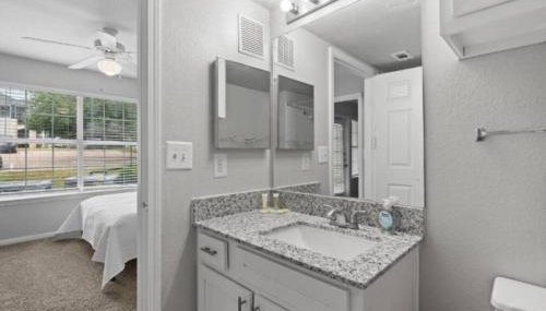 2BR Modern Hideaway near Downtown, Gated, Pool - Foto 3