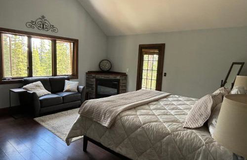 Spacious 4 Bedroom Chalet on Hiking Trails - Foto 2