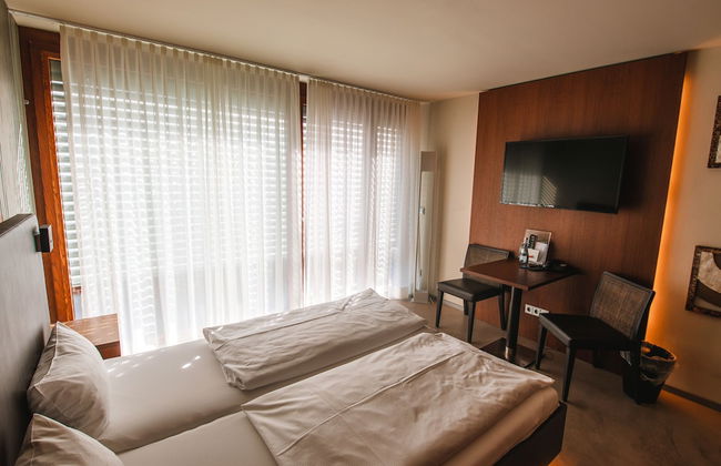 Car by Side - Foto 3