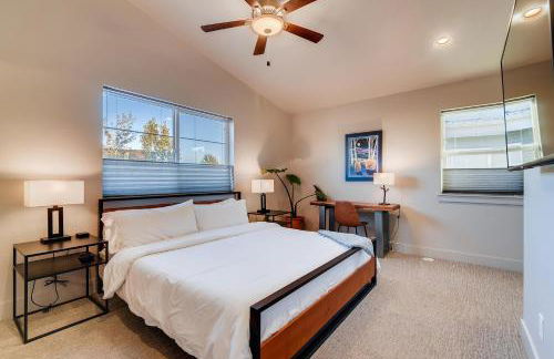 Fancy Townhome Near Old Town, Breweries and River! - Foto 14