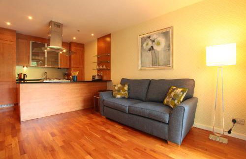 Edinburgh Old Town - Photo 11