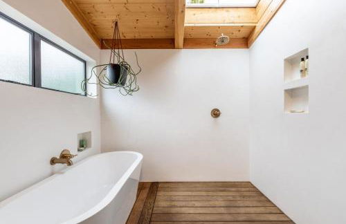 Modern indoor-outdoor living wHot Tub Walk to Beaches & Mountain Trails - Foto 32