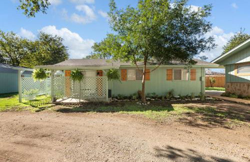 Guadalupe Bluff Farmhouse - Foto 27