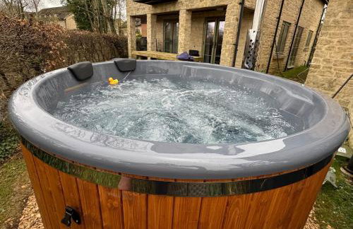 Pet friendly Cotswold Cottage with hot tub and swimming pools - Foto 2