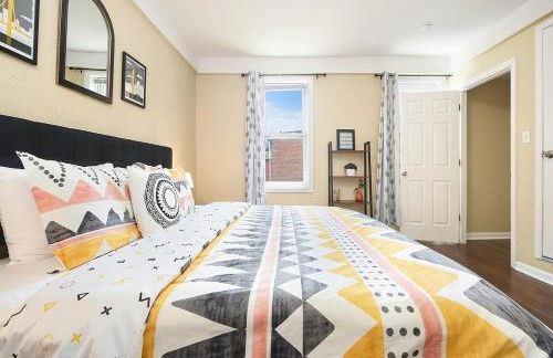 HostWise Stays - Block to AGH - King Bed, Free Off Street Parking - Foto 15