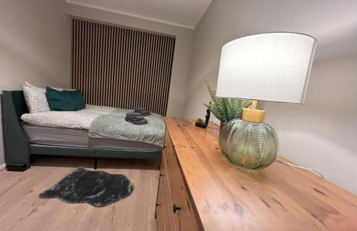 Spacious & Modern Family Gem - Foto 13