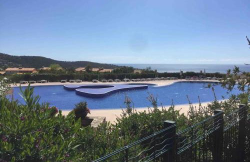 Beau 2 pièces, Magnifique vue mer et piscine - Photo 1
