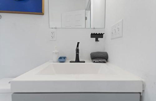 4BR 2BA Hot Tub Home By The Bay - Foto 26