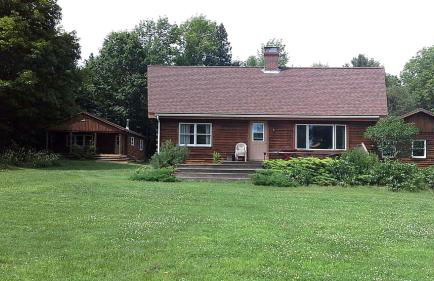 Rustic Camping Cabin with Fireplace in Private Woods near Bangor, Maine - Foto 1