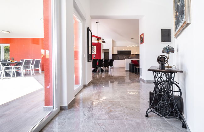 Modern Villa With Pool and Terrace - Foto 19