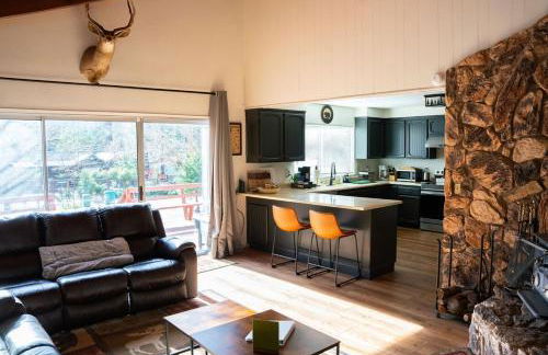 Sierra Cabin w NEW Hot Tub Walk to Town - Photo 23