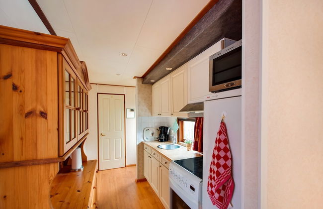 Chalet in Veluwe Near De Grote Ark - Photo 4