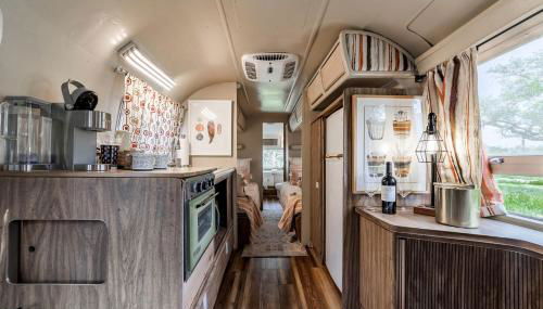 Newly Renovated Camper with Fresh Decor and Tiny Deck in Texas - Foto 5