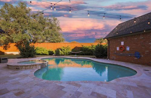 Gorgeous Vacation Home w Private Pool - Photo 53