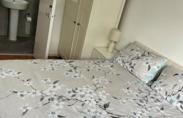 Luxury 4 Bed 3 bath 6 mins from City Renter - Foto 16