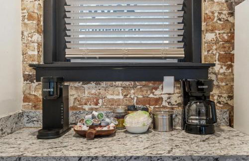 Cozy Home near Downtown - Close to Nulu - Sleeps 6 - Foto 32