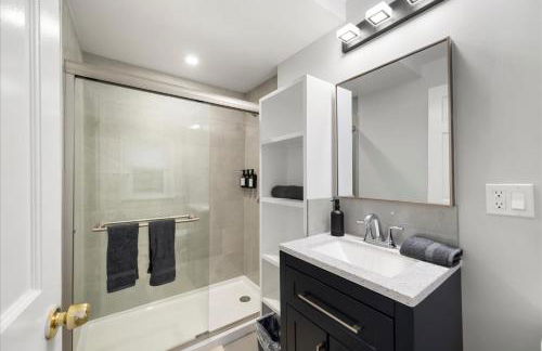 6 bdr Yonkers Home 2 Apts Balcony & Parking - Foto 17