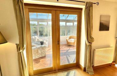 Stunning 7 Bedroom Escape Near New Forest and Beach - Large Garden - Serene Setting - Sleeps 14 - Foto 18