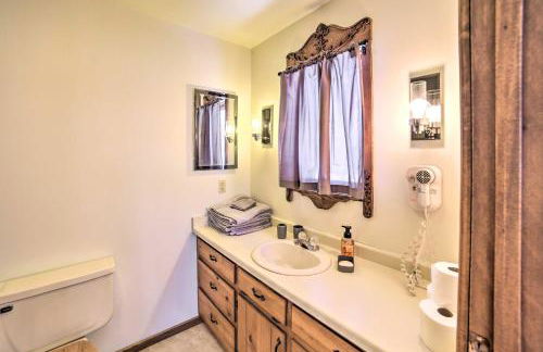 Charming Wisconsin Getaway with Nearby Lake! - Foto 18