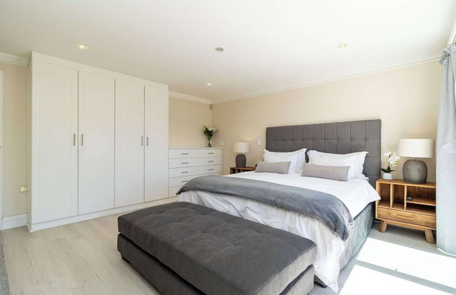 Beachfront Villa, Beach Club, Houtbay - Photo 3