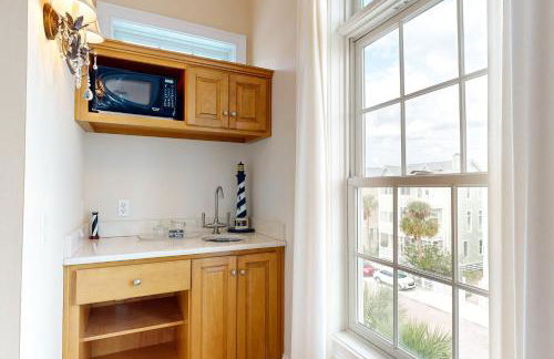 Luxury cottage with pools & multiple decks, 1/2 block to beach - Foto 16