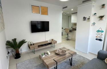 Modern 1BR Walk to Beach, Casino & Puerto Banús - Foto 9