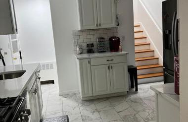 Beautiful 3 - 4 Bedroom Home Fully Furnished Including Utilities Close to I95 & Train - Foto 9