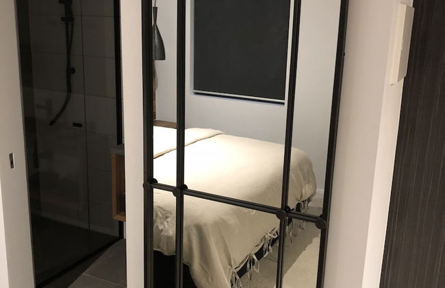 Timber Door Luxury Accommodation Geelong - Photo 6