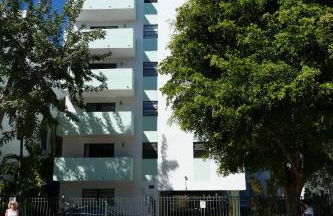 Large 1 bedroom apartment with free private parking - Foto 24