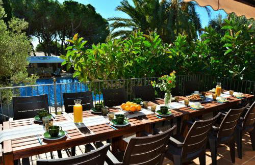 Villa Sitges El Ranch Amaizing Outdoor Areas Beaches at 5 minutes walk Sitges at 15 min drive AC Pool Jacuzzi & Garden XXL - Foto 8