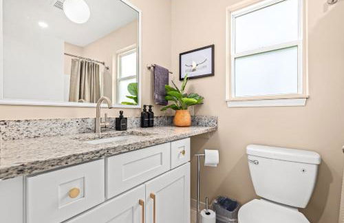 New! Cozy Upper 1BR Flat near Downtown Roseville - Foto 5