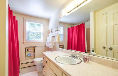 Colorful Roanoke Vacation Rental with Hot Tub! - Foto 11