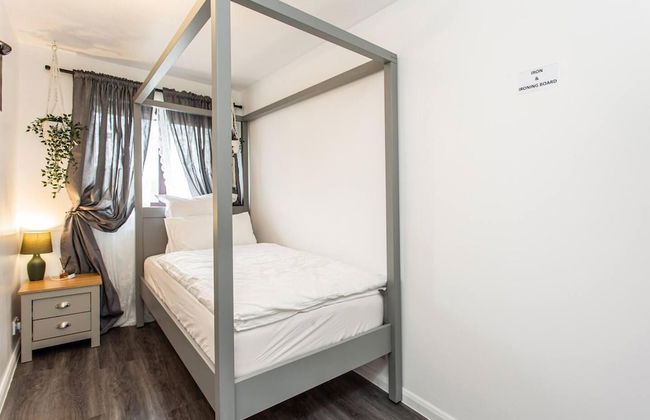 Immaculate 2-bed Apartment in Dagenham - Photo 9