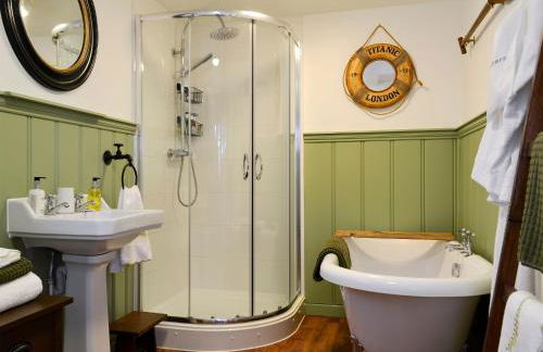 The Lodge - Photo 14