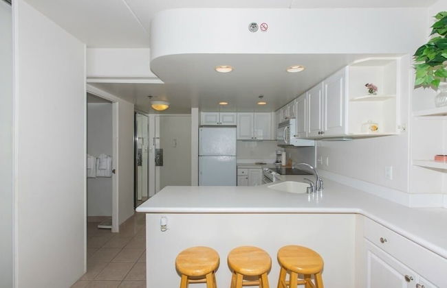 Spacious One Bedroom Harbor View Condos at Ilikai Marina With Private Balcony - Photo 75