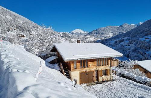 Very comfortable, fully equiped two bed appartement in private chalet entire floor Near La Clusaz, Grand Bornand, Annecy and lake and private terrace Bbq - Foto 1