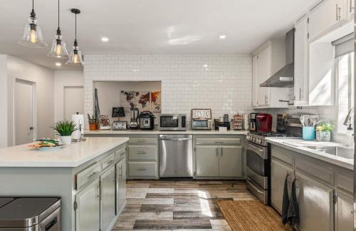 Los Angeles charming big house, king bed, parking, EV - Photo 40