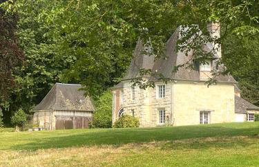 Le Pressoir du Château de Neuville - Piscine chauffée - Jeux - Forêt - Foto 47