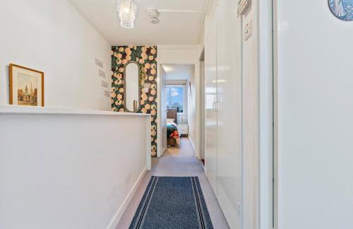 #99 Quirky and Stylish 3-Bedroom - Close to Drayton Manor Theme Park - Sleeps 6 - "Perfect for contractors and Families - Free parking" - Photo 32