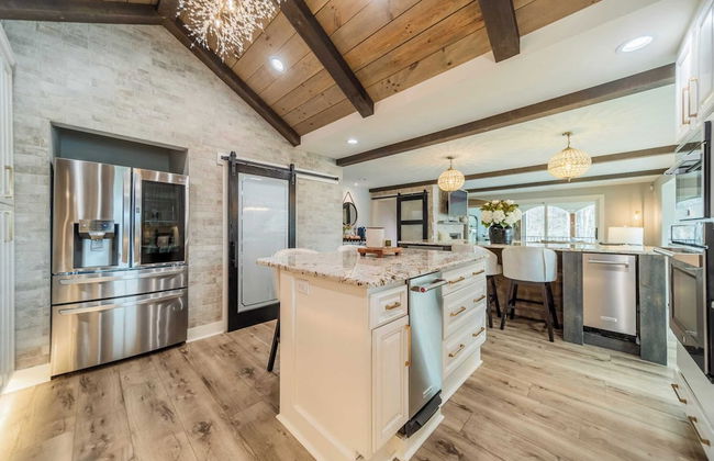 Take it to the Bank! by Avantstay New Pool + Hot Tub Sleeps 16 - Foto 11