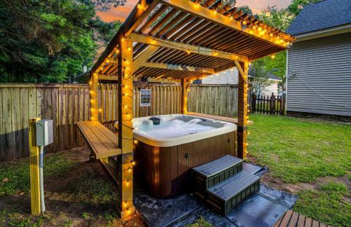 Country Haven - Hot Tub & Pool! Game Room, King Beds, Mins 2 dwtn - Foto 1