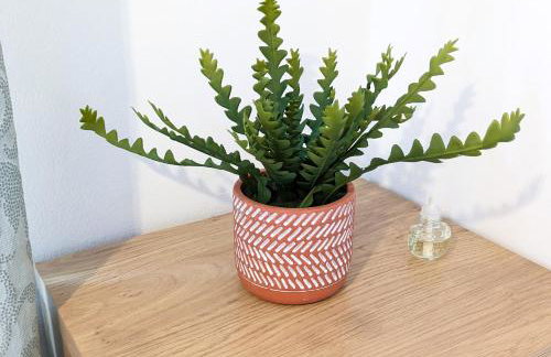 6 Guests * 4 Bedroom * Free Wi-Fi - Photo 17