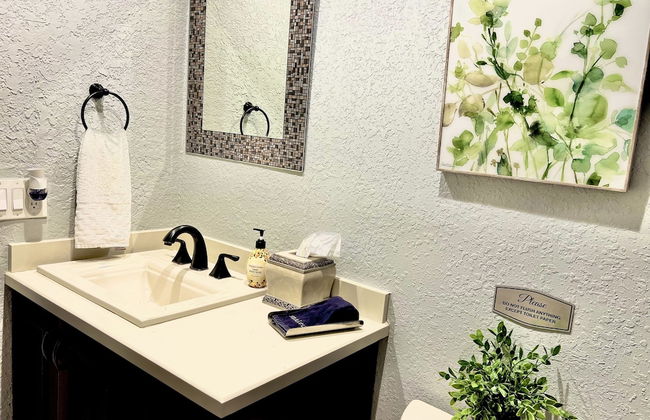 Stunning 3-bed House in Hollywood With hot tub - Photo 12