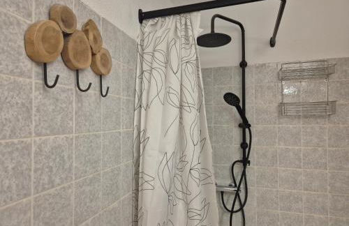 NaturBlick am Rothaarsteig neue moderne Ferienwohnung mit 2 Badezimmern 2 Küchen inklusive Highspeed Internet Flatrate 2x XXL Boxspringbett 2x Terrassen und 2x PKW Parkplätze 10 Minuten bis Willingen Ideal für Touristen und Geschäftsleute mit MWStRechnung - Foto 22