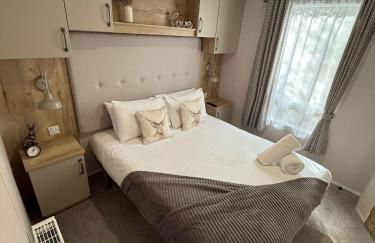 Cuckoo Lodge with Hot Tub at Brickyard Lakes - Foto 7